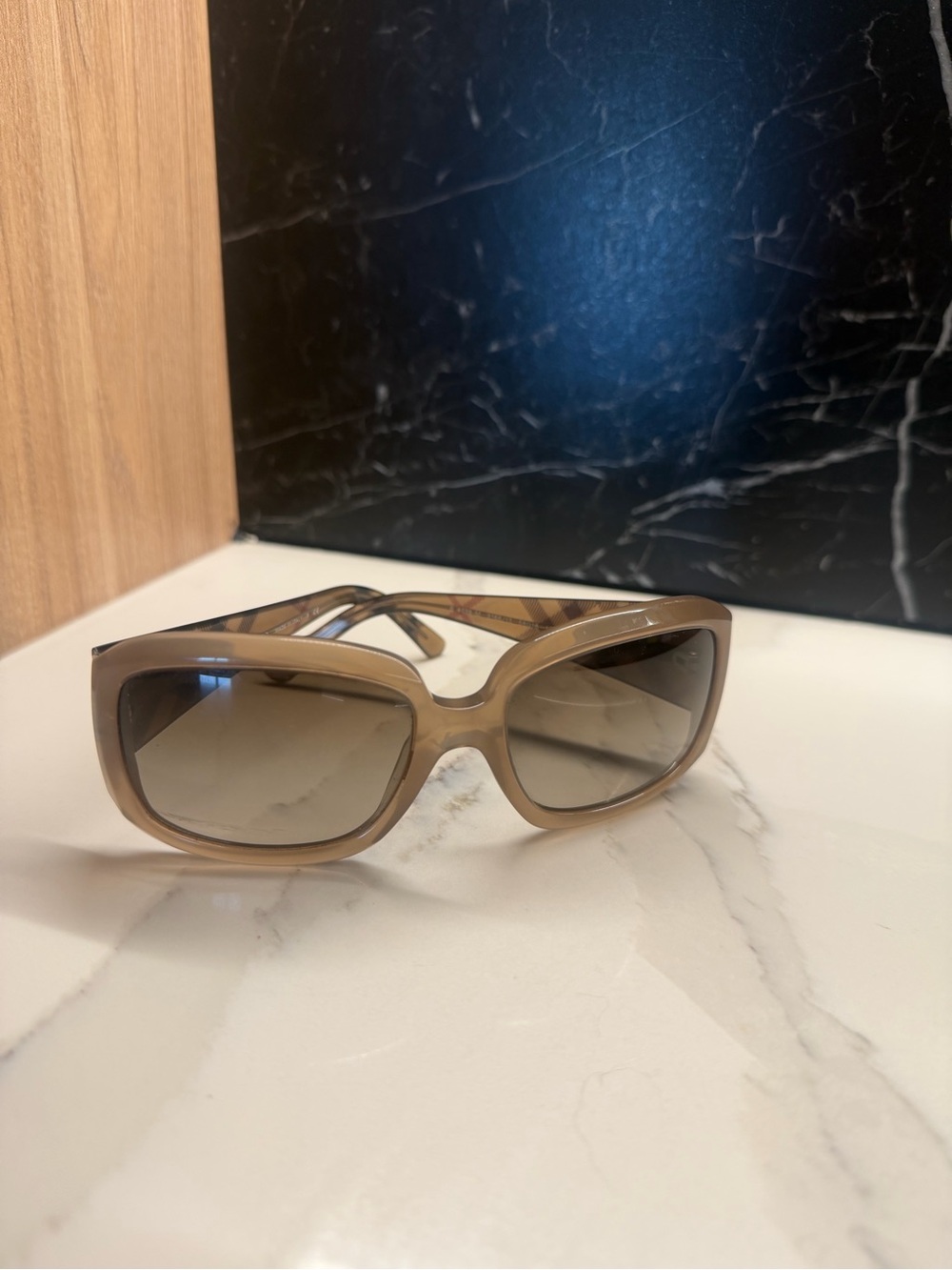 Burberry B4039 Oversized Tan Check Sunglasses Gradient Lens